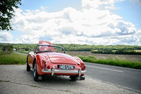 What's the Best Way to Handle a Car Breakdown on the Highway?